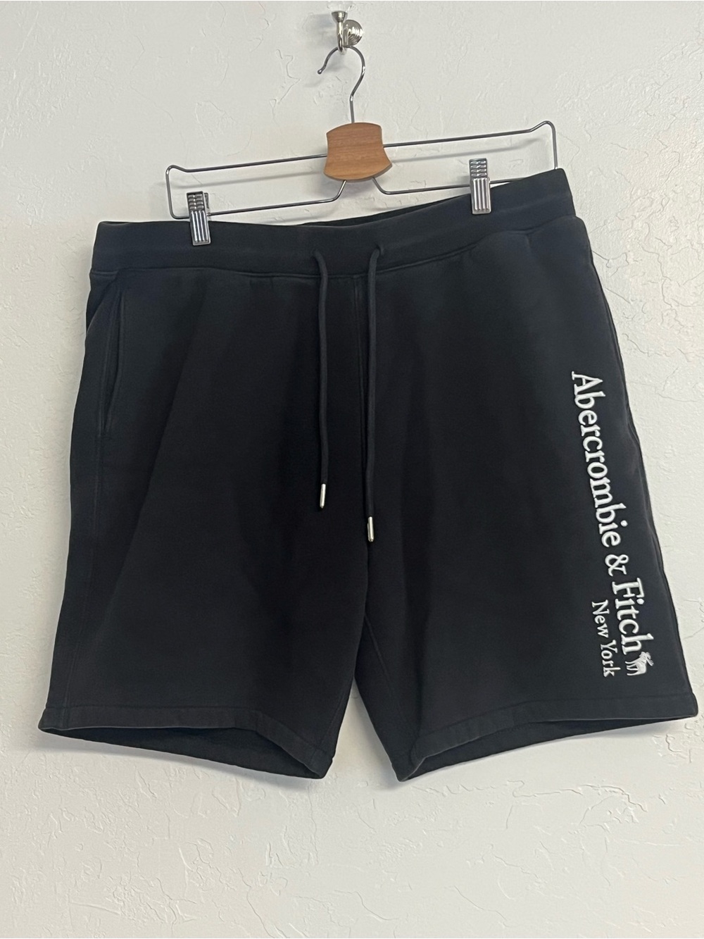 Abercrombie & Fitch Black Men’s Logo Athletic Shorts